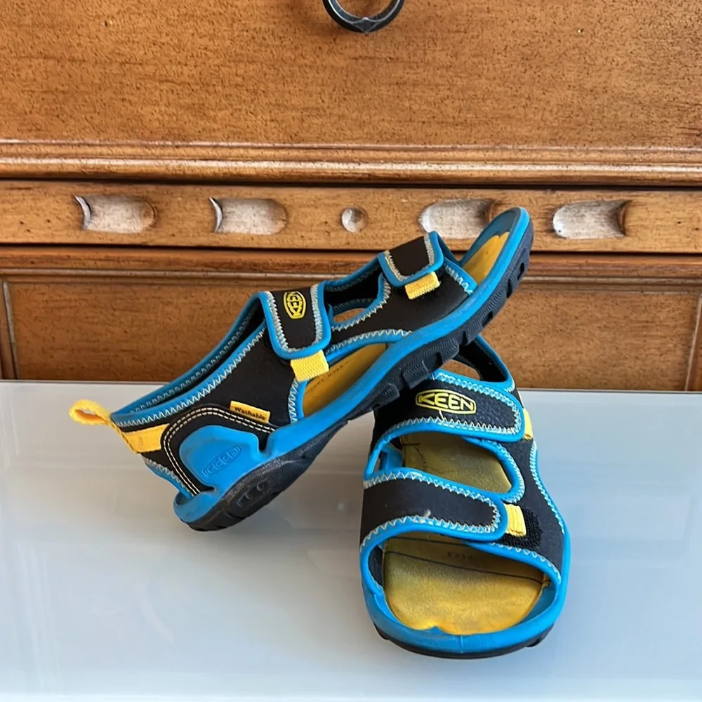 Keen Blue Black Knotch Creek Open Toe Water Shoes Sandals Boys 13 EUC